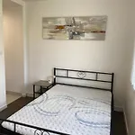 Superbe Parentale Avec Sa Propre Salle De Bains Avec Douche Et Wc Prives, Cuisine Et Wifi 招待所 3*