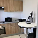 Superbe Parentale Avec Sa Propre Salle De Bains Avec Douche Et Wc Prives, Cuisine Et Wifi