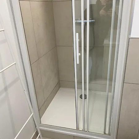 Pensionat Superbe Parentale Avec Sa Propre Salle De Bains Avec Douche Et Wc Prives, Cuisine Et Wifi