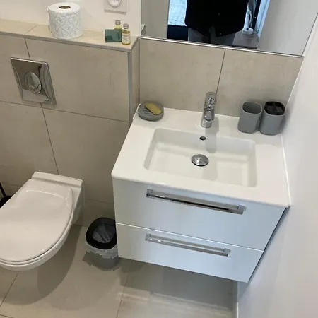 Superbe Parentale Avec Sa Propre Salle De Bains Avec Douche Et Wc Prives, Cuisine Et Wifi Maison d'hôtes