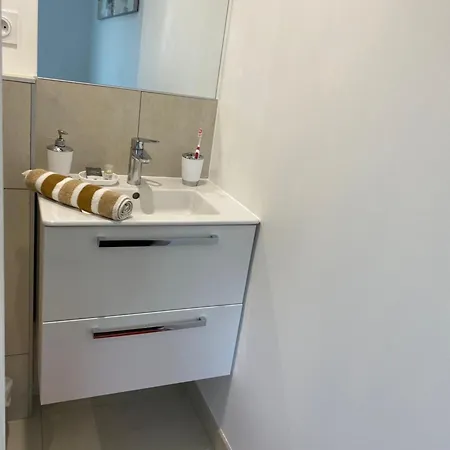 Superbe Parentale Avec Sa Propre Salle De Bains Avec Douche Et Wc Prives, Cuisine Et Wifi Maison d'hôtes *