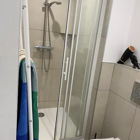 Superbe Parentale Avec Sa Propre Salle De Bains Avec Douche Et Wc Prives, Cuisine Et Wifi Pensionat 3*